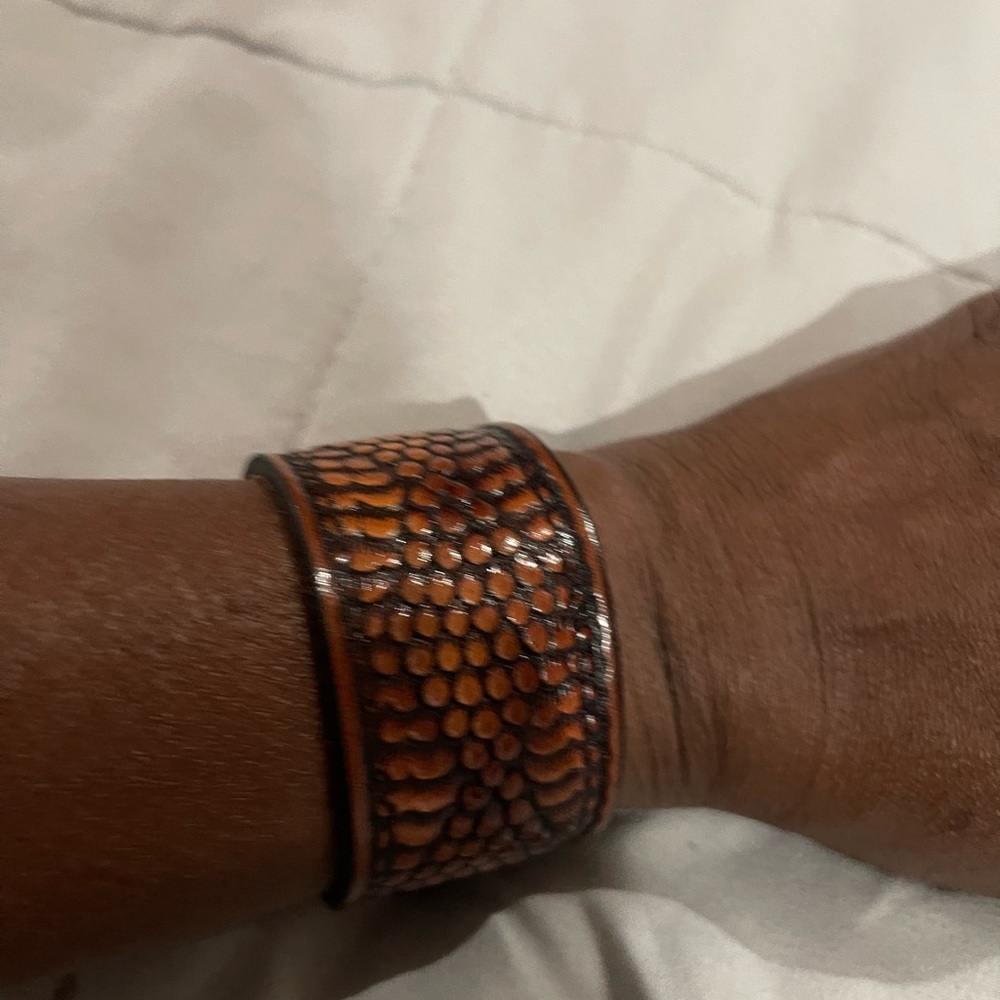 Elegant Brown Bracelet